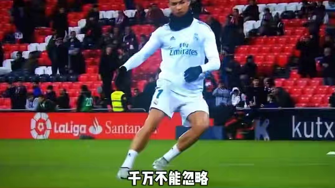 冬天踢球的千万注意保暖 冬天踢球哪里最冷呢？#野球场 #足球 #冬季踢球 #足球冷知识