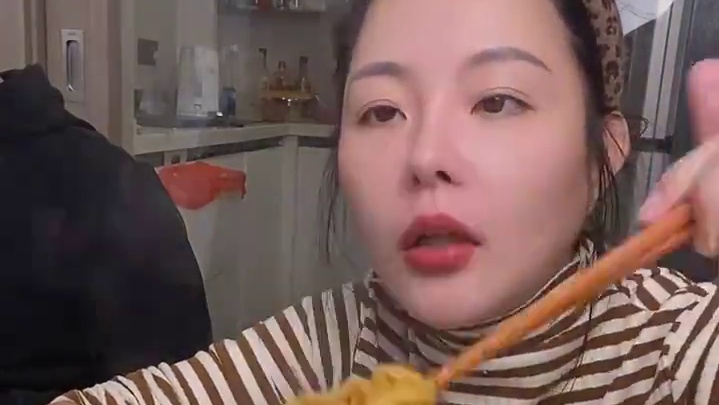 #哎呀妈呀太香了 #这一口简直香迷糊了 #火鸡面的灵魂吃法 #深夜放毒系列之让你饿的睡不着 #晚饭吃