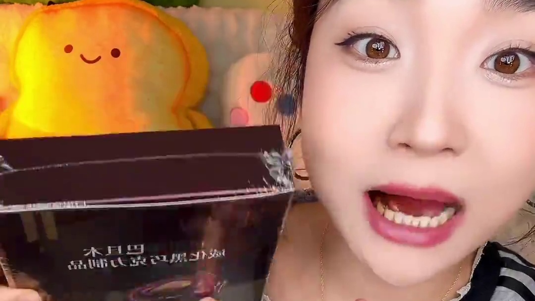 纯可可脂太香了吧姐妹们！黑巧可可！巴旦木夹在里面！一点都不腻！#巴旦木巧克力球 #巧克力控 #巴旦木