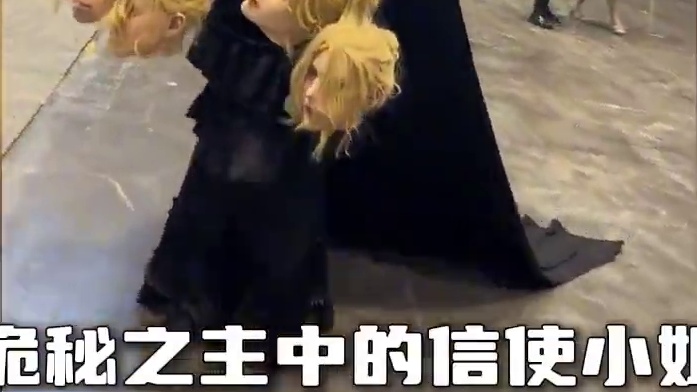 “以后集邮还得问问老师的头在哪？” #漫展  #二次元 #cos #集邮