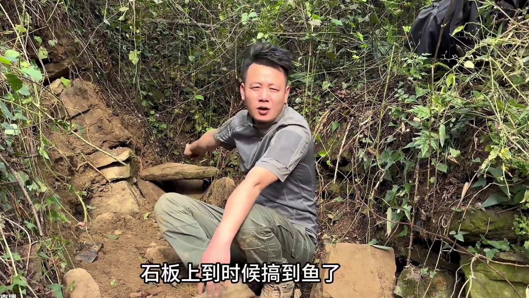 带大家看看选手在开赛后，首先会干啥？#荒野求生
