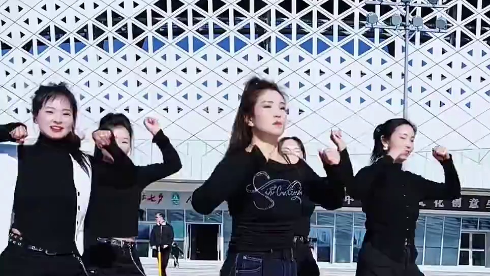 动感地带，郧西交流会外围。 