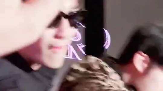 恋爱互动剧《无法抗拒的他们》 #无法抗拒的他们  微醺中你我四目交汇，爱情在酒杯中慢燃滋长，今夜只为