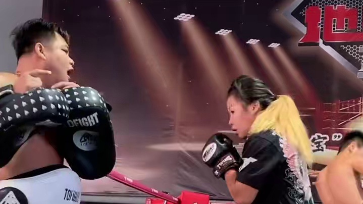 首届《拳动大英》12月28号即将开启了，李丽珊VS官中凡 #拳动大英 #拳动大英首届格斗冠军争霸赛 