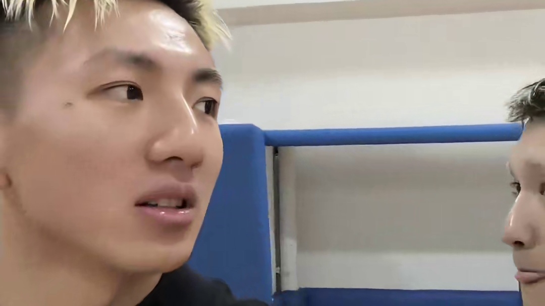 集合备赛，但队名还没想好，各位帅哥有建议吗