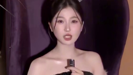 笑死我了，剧组把#虞书欣 和#金秀贤 拼在一起为欣欣子庆生~更正不是#双轨 剧组