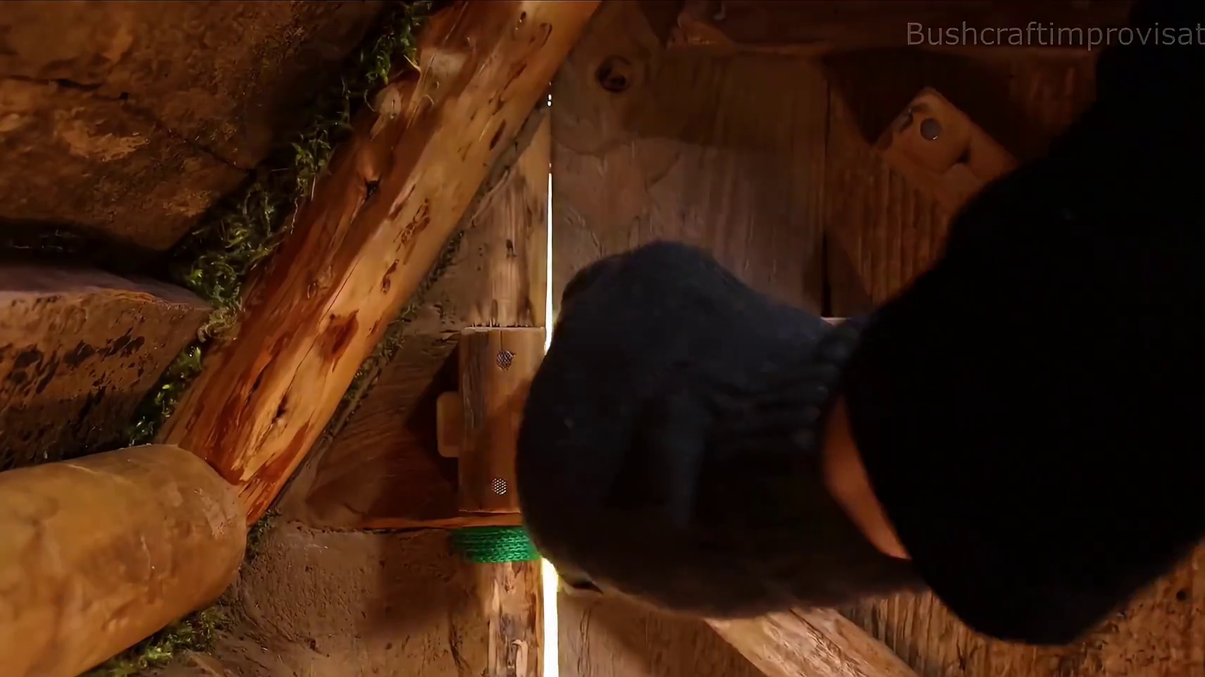 没人能拒绝在睡觉前，刷一集解压助眠的野外建造#荒野建造 #木屋建造 #原始技术 #野外生存