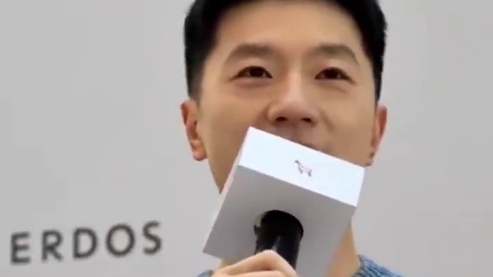 【】12月19日，马龙现身厦门，现场祝大家在新的一年里都能找到努力的方向，不断的学习，让自己变得更好