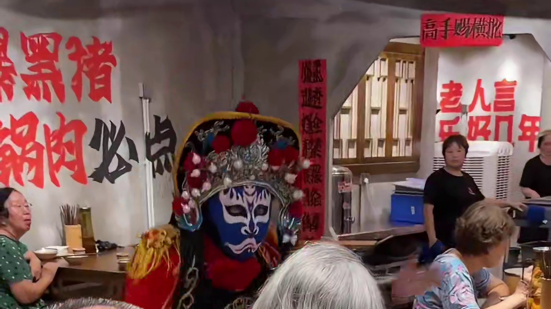 街子古镇的小菜饭就和赶场吃坝坝宴一样