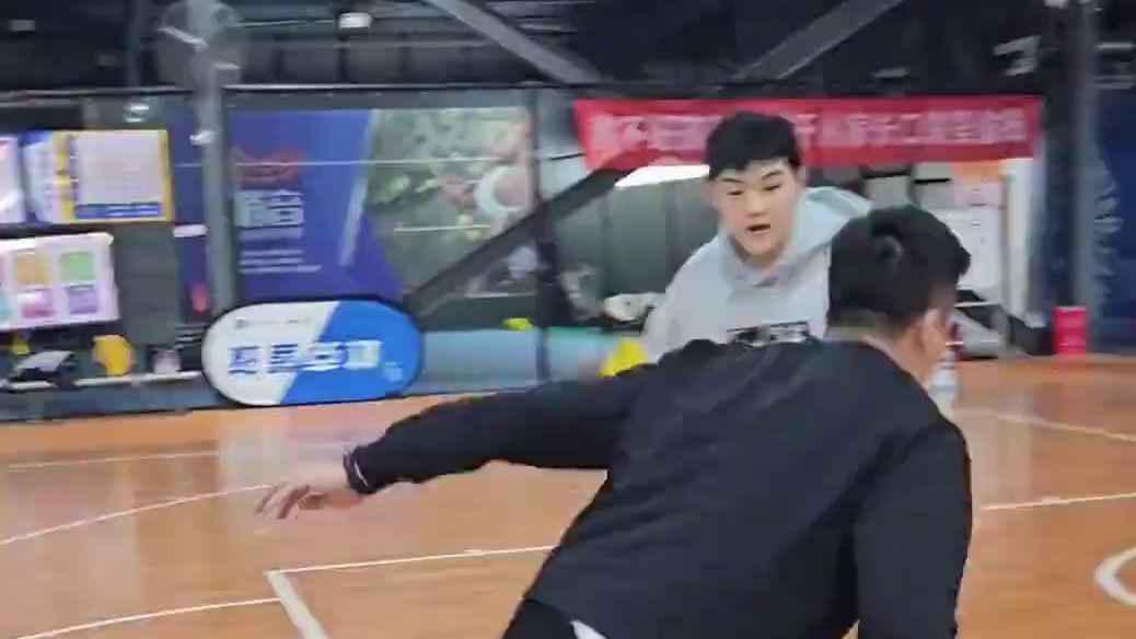 我了个去，竟然变向还能这样连在一起！#篮球技巧教学 #哈登