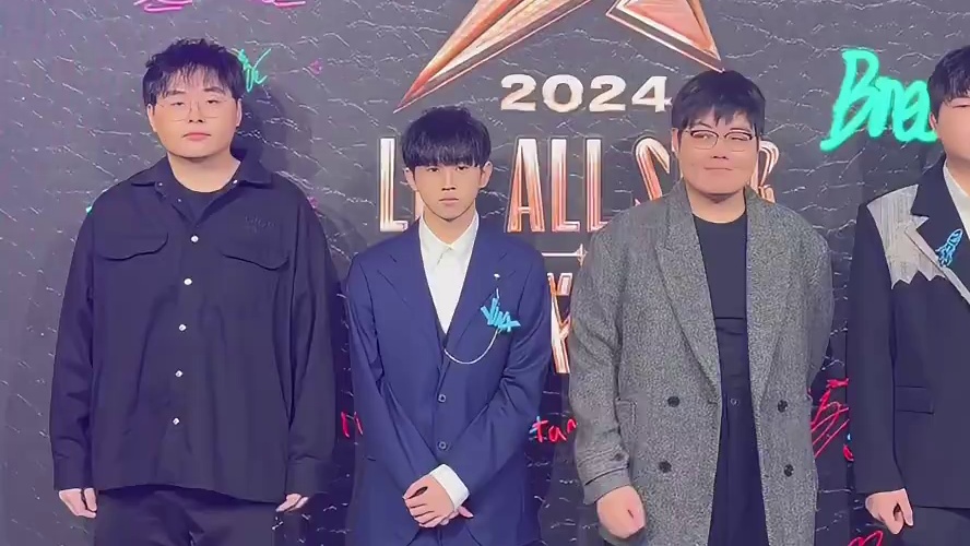 我们上单位统一比大拇指