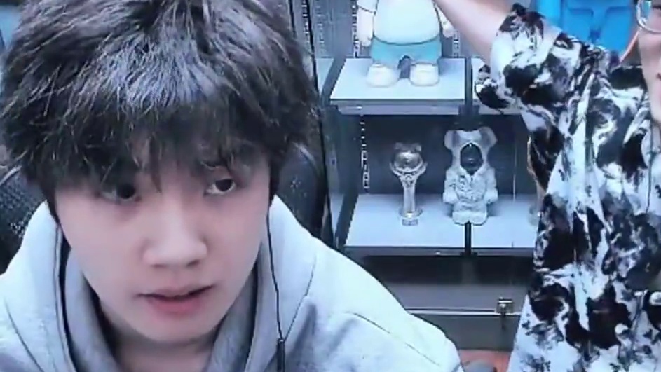 哈？引来官方了？ #我浮夸真的要强 #诛仙世界 #浮夸666