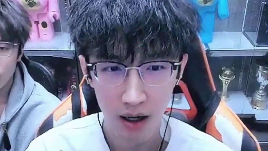 游戏里看动漫？ #我浮夸真的要强 #诛仙世界 #浮夸666