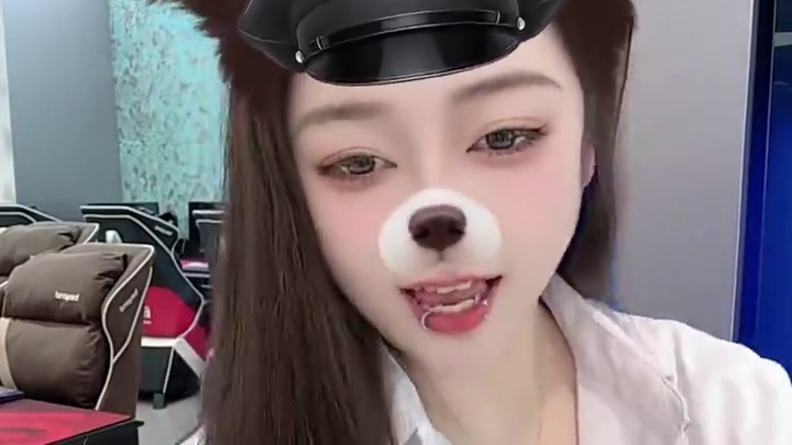 #网管小姐姐 #打游戏我是很认真的 “来了来了，我们开业了”