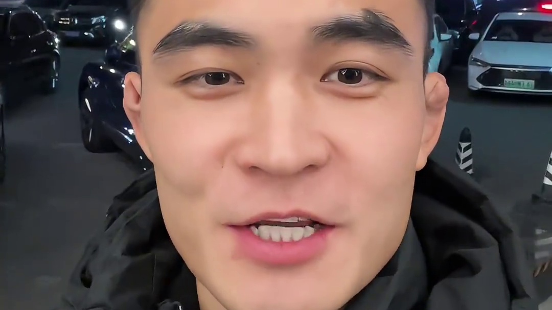 早市人好多，就是重复的东西太多了（商业化有点严重）不过本地特色挺好吃的！！#日常vlog #东北早市