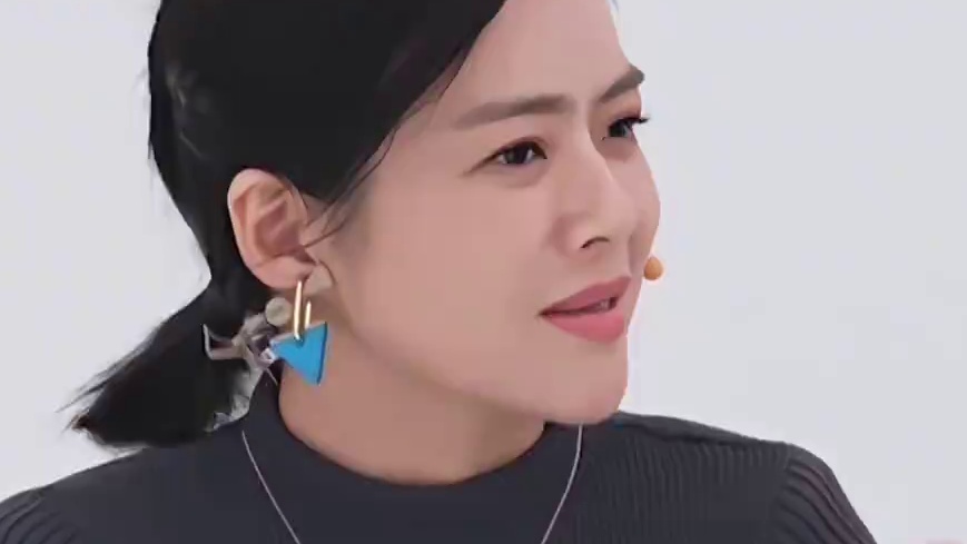 #人和AI相爱了怎么办  #未来中国AI季  当人类爱上仿真机器人，会涉及伦理问题吗？周鸿祎现场幽默