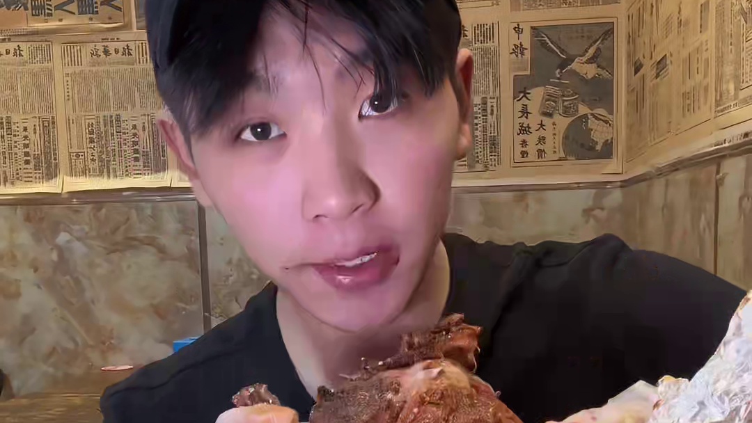 烤全羊挑战！小伙吃完一只送一只！老板直呼好家伙！#今天吃啥 #烤全羊 #吃货日常