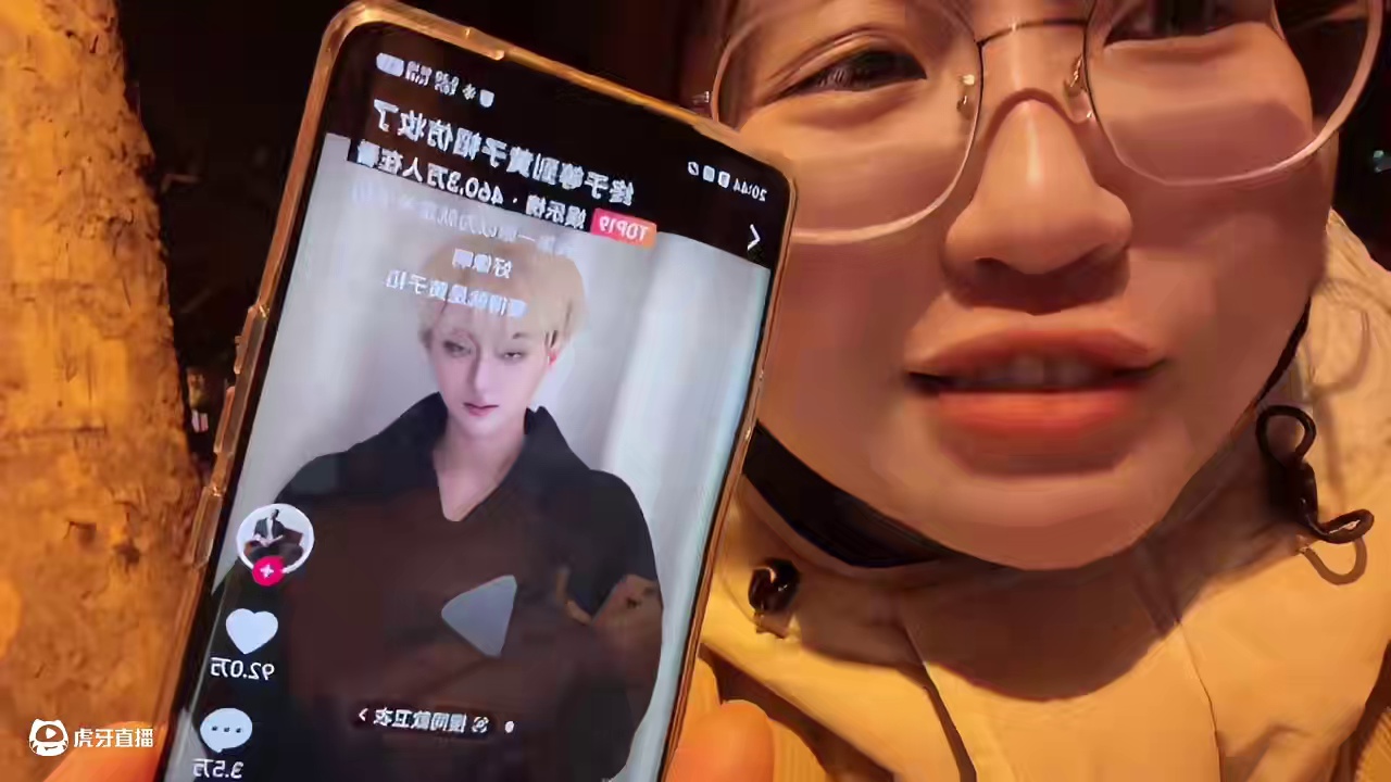 这竟然是小雪！说出去谁信呐#终于等到黄子韬仿妆了 #黄子韬模仿大赛 #黄子韬 #张百乔和小雪 #万万