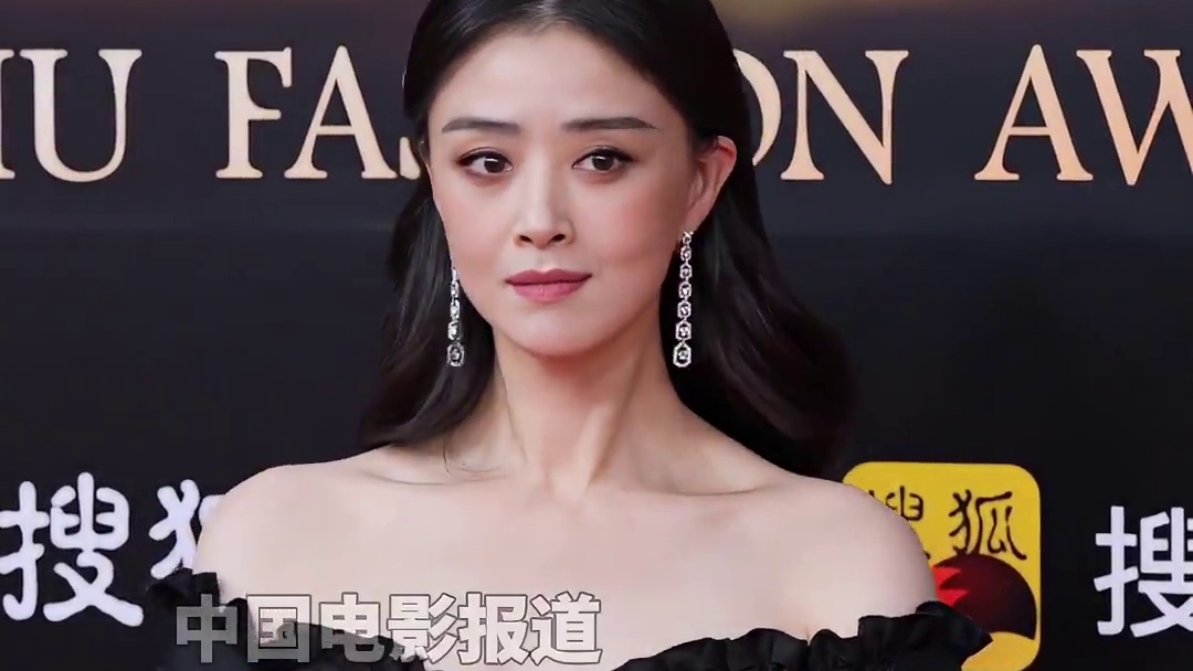 #蒋欣搜狐时尚盛典红毯 #蒋欣 亮相#搜狐时尚盛典红毯 这天鹅颈也太优雅了吧！“宋莹是最美厂花，穿什