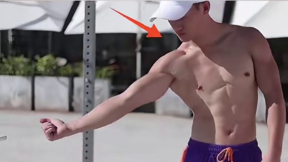 人体旗帜第一个动作：人旗悬吊。关键的一步一定要有耐心练好！