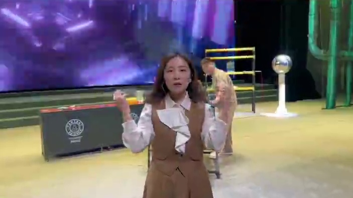 一次沉浸式的太空之旅，一场令人惊叹的航天科普表演！《物理博士的科幻之旅》在舞台的科技世界里，满足孩子