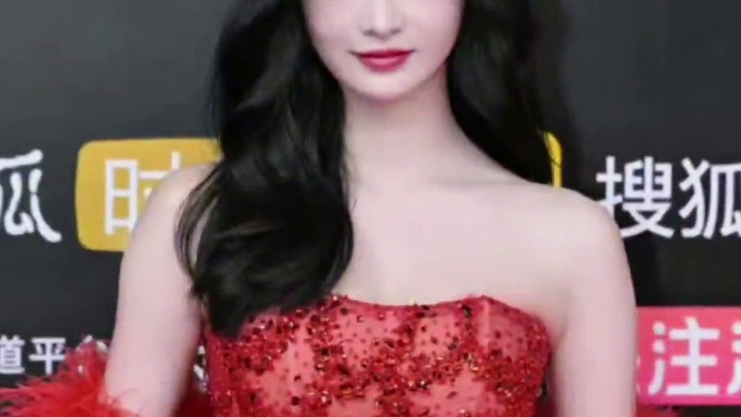 大美女就要这样多散发美貌啊！！#周洁琼 #红毯 #美貌