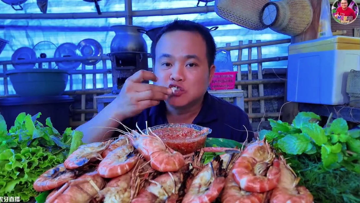 泰式鲜辣酱汁️炭烤大头罗氏虾新鲜薄荷茴香 #泰国主播吃美食视频 #这一口简直香迷糊了