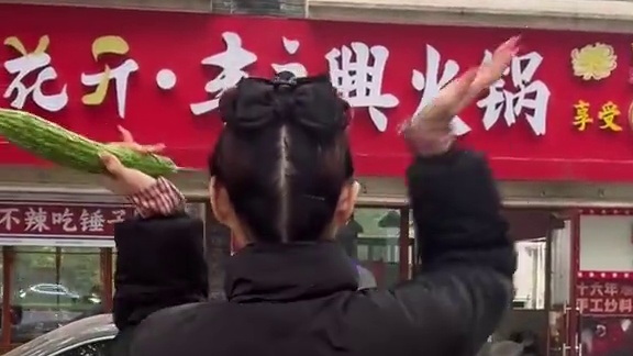 特制菊花开辣度重庆火锅，双倍加辣惊呆老板 #重庆火锅  #爆辣挑战  #妈呀太香了  #秋冬护肤小样