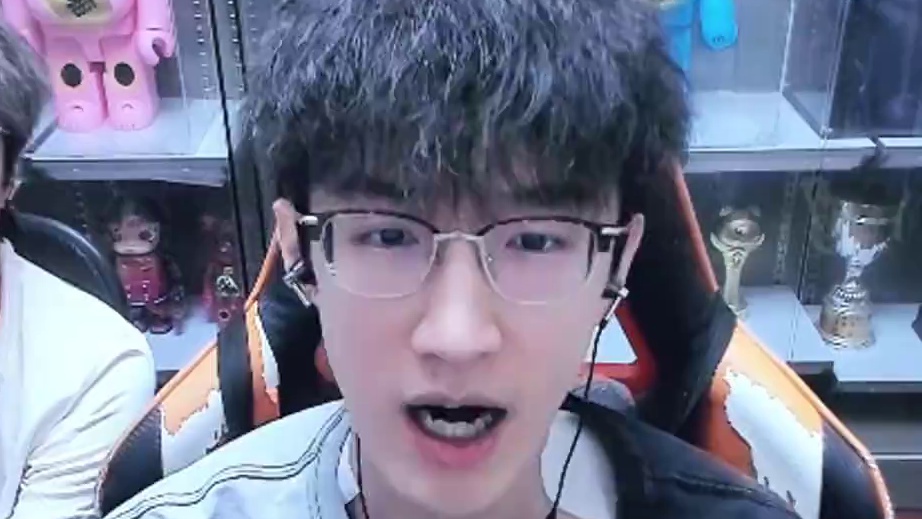 11万就给个这称号？ #我浮夸真的要强 #诛仙世界 #浮夸666