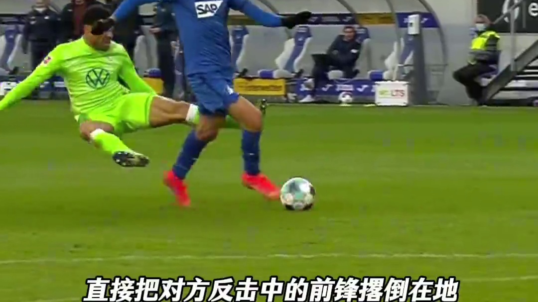 足球赛场那些毫无体育精神的铲球，真的简直太过分了