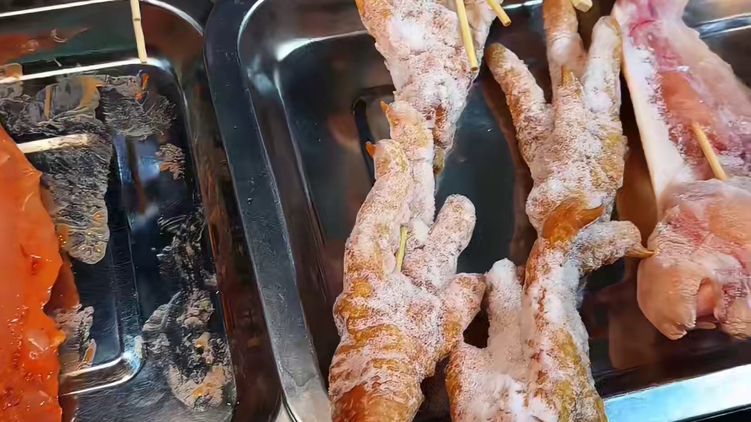 花110块吃个长沙炸炸炸，划算吗 偶遇长沙炸炸炸，蘸料很好吃