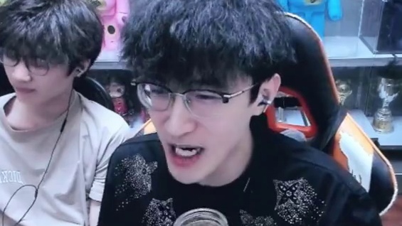 蔡哥黄金服不太敢去紫禁？ 