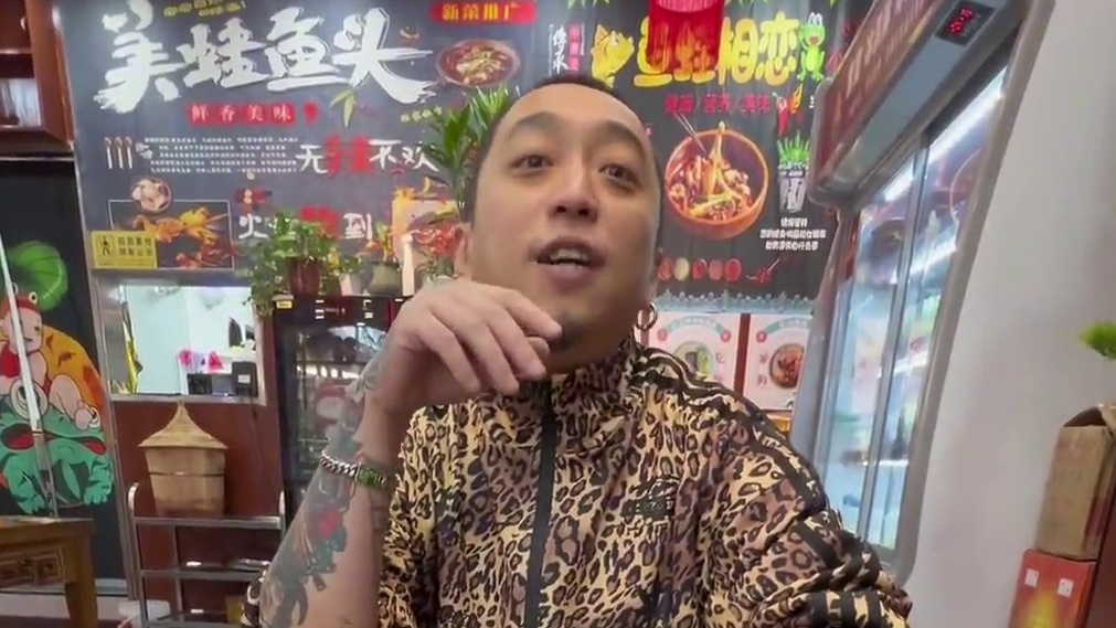 挑战一片树叶感受人间美好！ 挑战一片树叶感受人间美好！老板为人性格耿直，一句北京孩子，多一双筷子的事