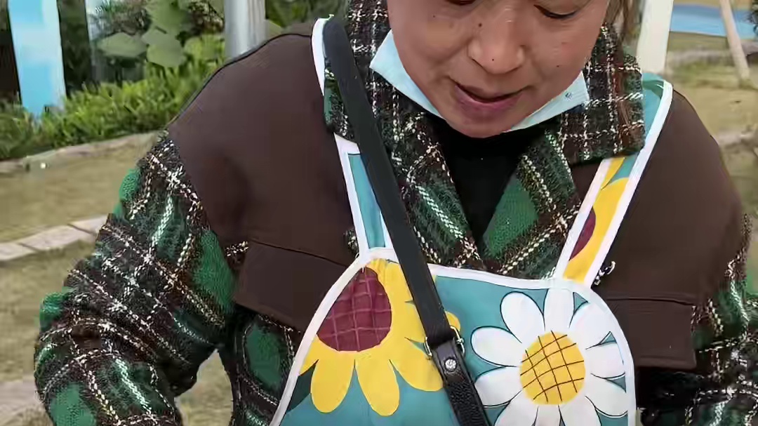 重庆路边摊烤洋芋拌凉面！！只要6元一份！！