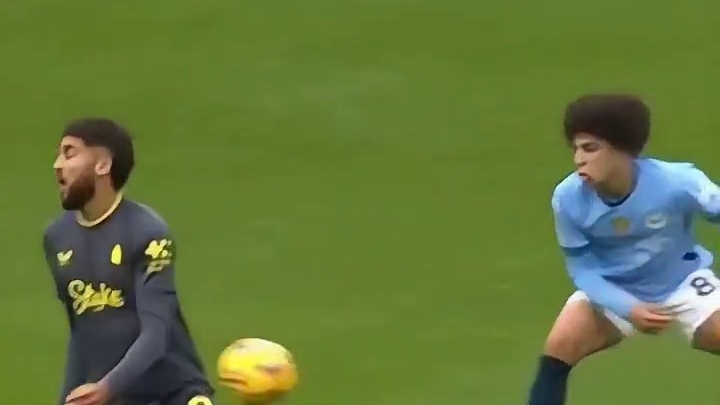 中路漏球后点漏人!