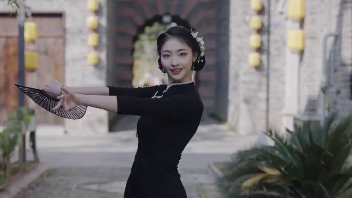 #花好月圆 #舞蹈 #古典舞 #旗袍 #旗袍舞蹈
双双对对 恩恩爱爱～《花好月圆》完整版翻跳来了～编