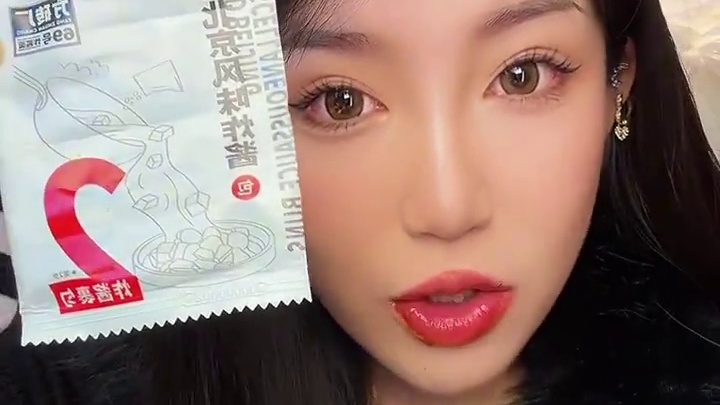 到手一大包里面是4袋哦 姐妹们一定试试 太好吃了！老北京炸酱面！酱香口 里面是真有肉酱啊 巨香！！直