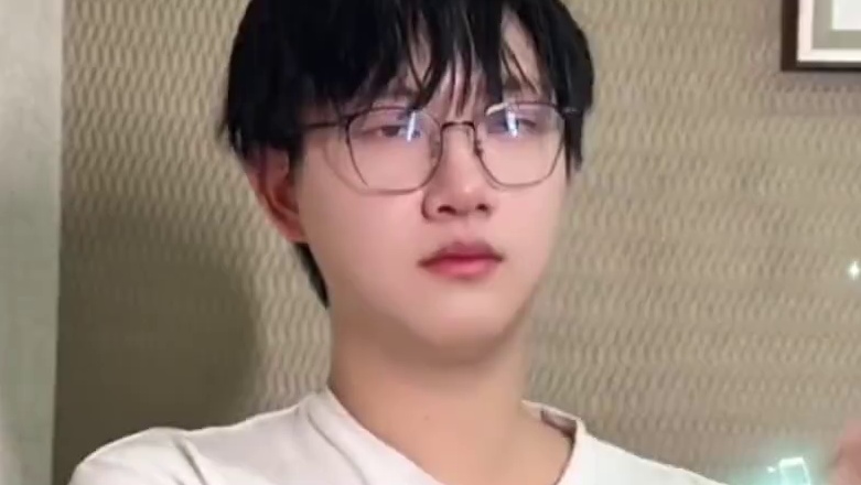 是Fly来挑战王铮亮新曲啦，我们有救啦！太可爱了