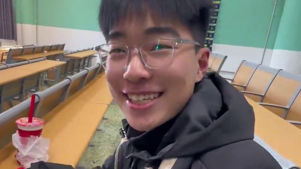 “大学生圆梦计划第六期——霸王龙！！” #霸王龙 #公路日记 #v8 #大学生