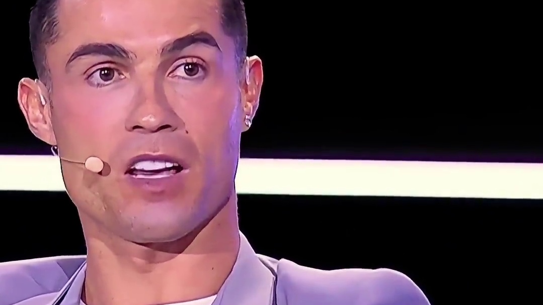 谁是那条鱼！#C罗 出席环球奖谈到曼联问题 就像水族箱有条鱼病了拿出来问题就解决了#足球的魅力 #曼