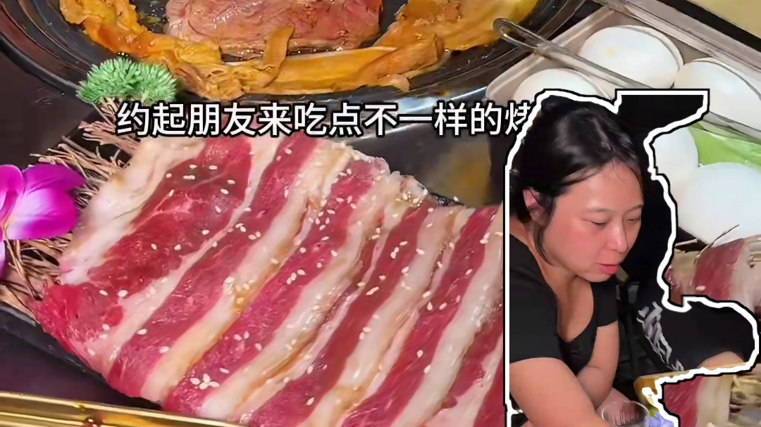 烤肉居然进化的把整只鳄鱼用炭火烤起吃了