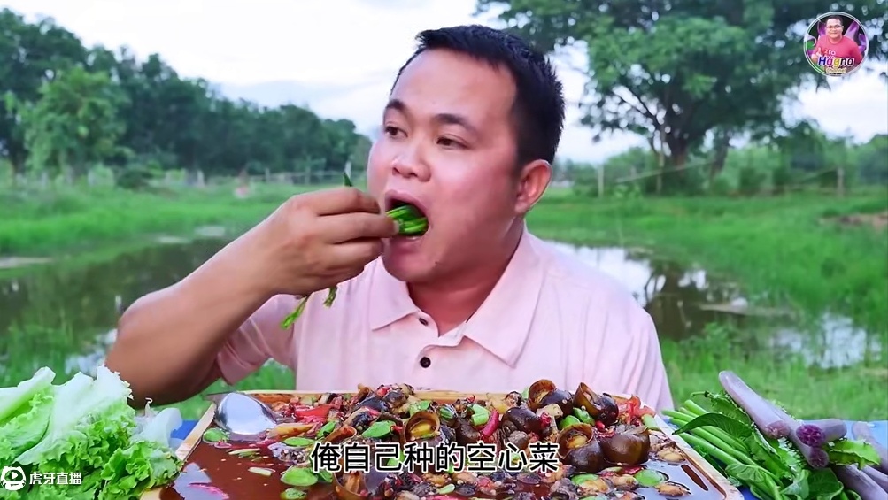 泰式️鲜辣凉拌小田螺脆嫩荷叶杆空心菜 #泰国主播吃美食视频 #泰国美食 #泰国大叔#