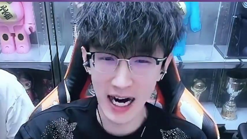 拍断腿啊啊啊！为啥不是我 #逆水寒手游 #我浮夸真的要强 #逆水寒全民制作人 #浮夸666