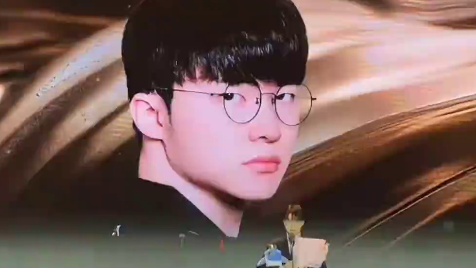 永远真诚善良的李相赫：向空难遇难者们表示哀悼！只能说:LCK掌门的责任啊李哥太懂了 今晚必须由他来说