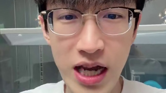 这届网友太细节了！ #我浮夸真的要强