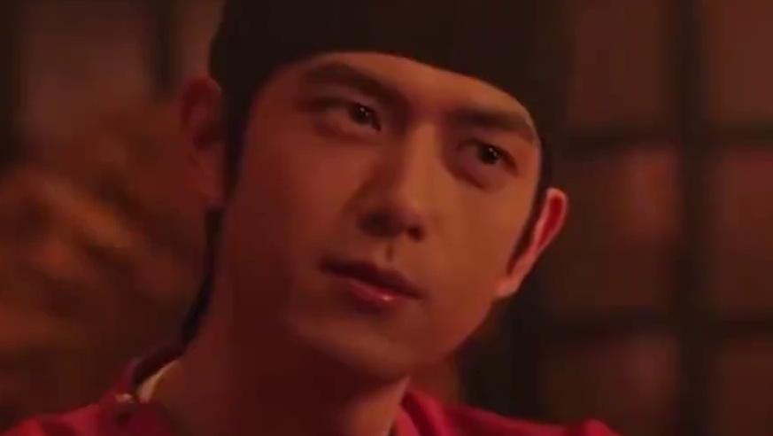 就爱看一些男主的反差感，简直了！#李现 #古装 #国色芳华