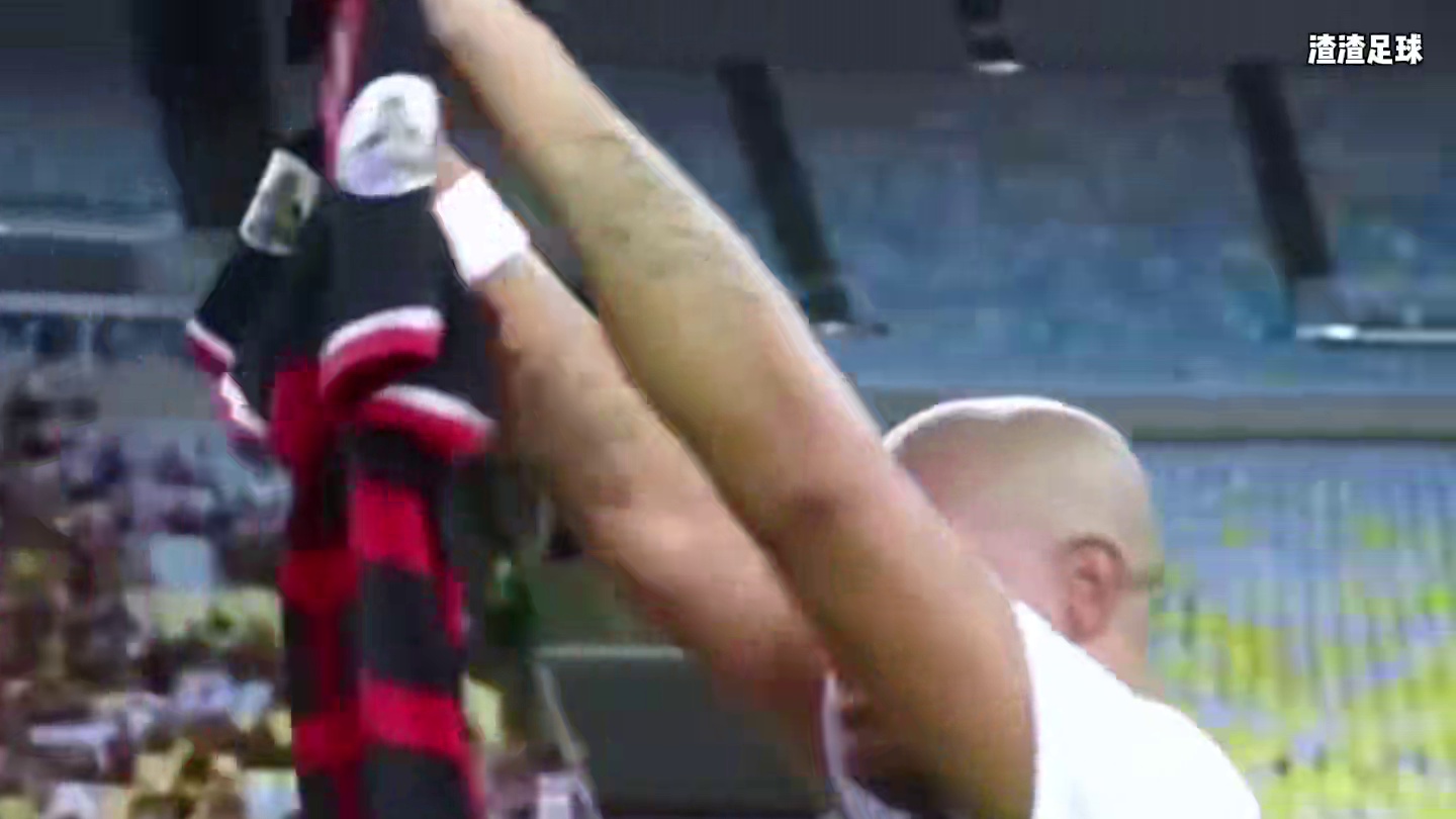 “迟来的告别赛，阿德里亚诺泪洒赛场” #阿德里亚诺 #罗纳尔多 #足球的魅力 #内容启发搜索 #足球