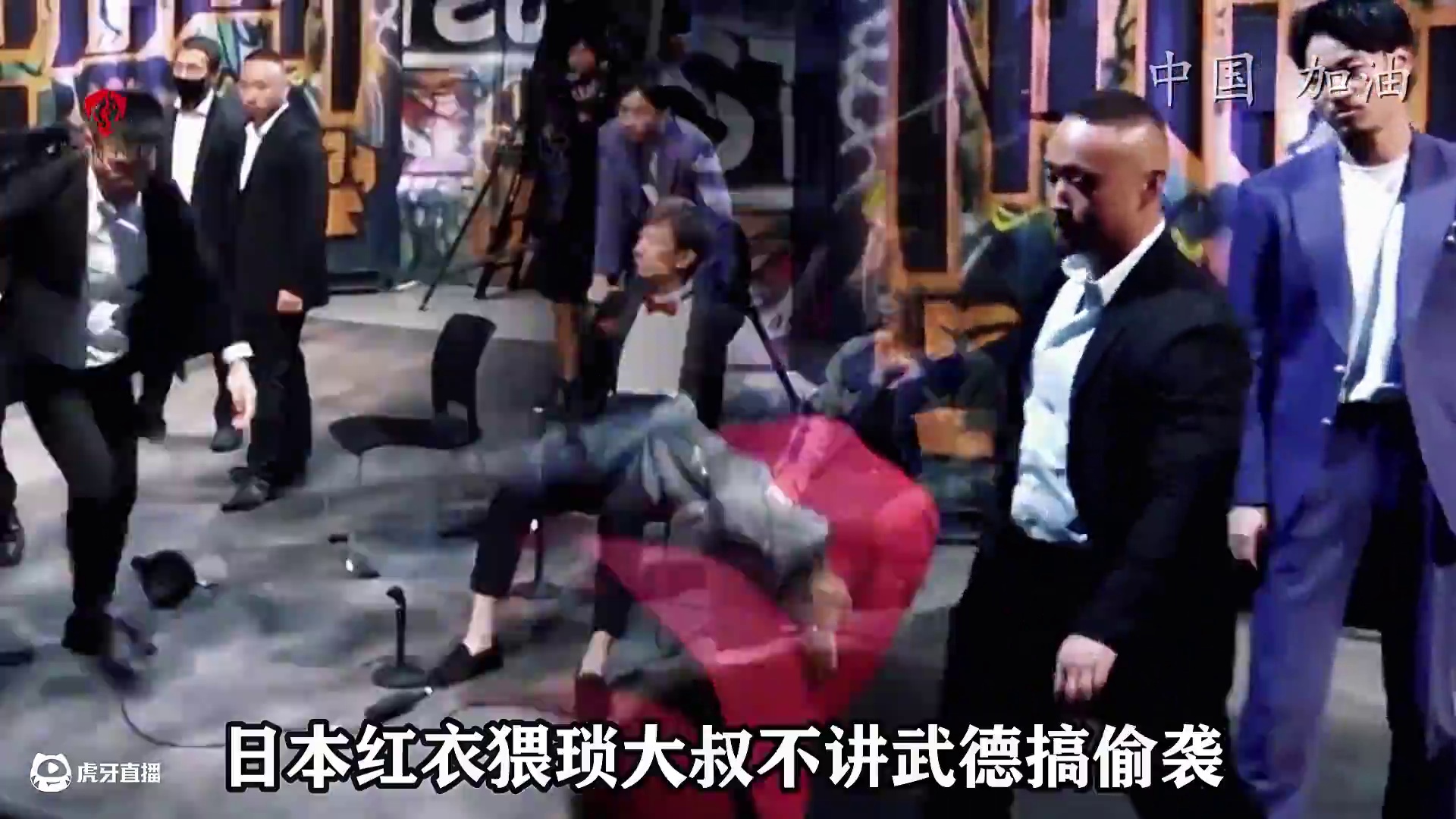 日本武士欺软怕硬，欺负中国小孩挑衅内蒙勇士，结果被打烂鼻梁骨 #乌日根巴雅尔 日本武士欺软怕硬，欺负