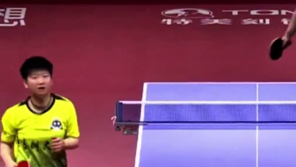 #孙颖莎 首局追两个局点未果，随后连下三局，莎莎正手真无解