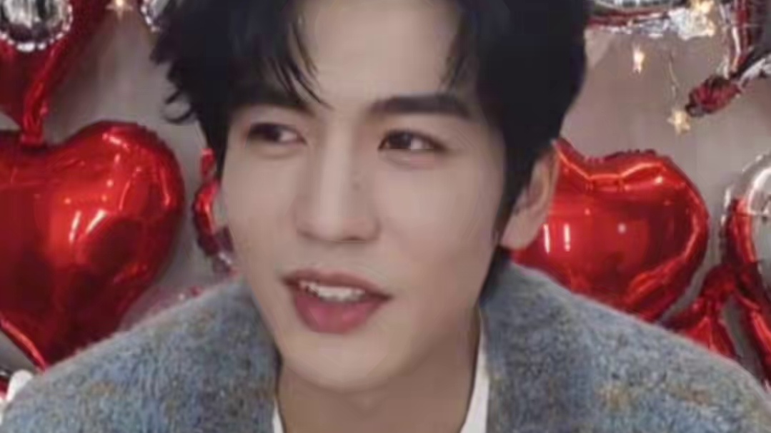 张凌赫:你们不要害我呀#张凌赫生日#张凌赫跨年舞台#张凌赫#娱乐评论大赏